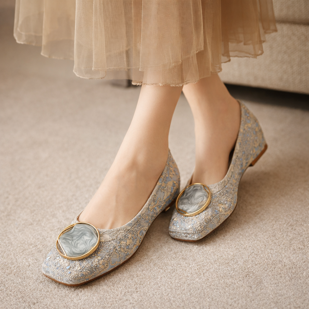 Frida | Ballerine con dettagli in pizzo e medaglione effetto marmo