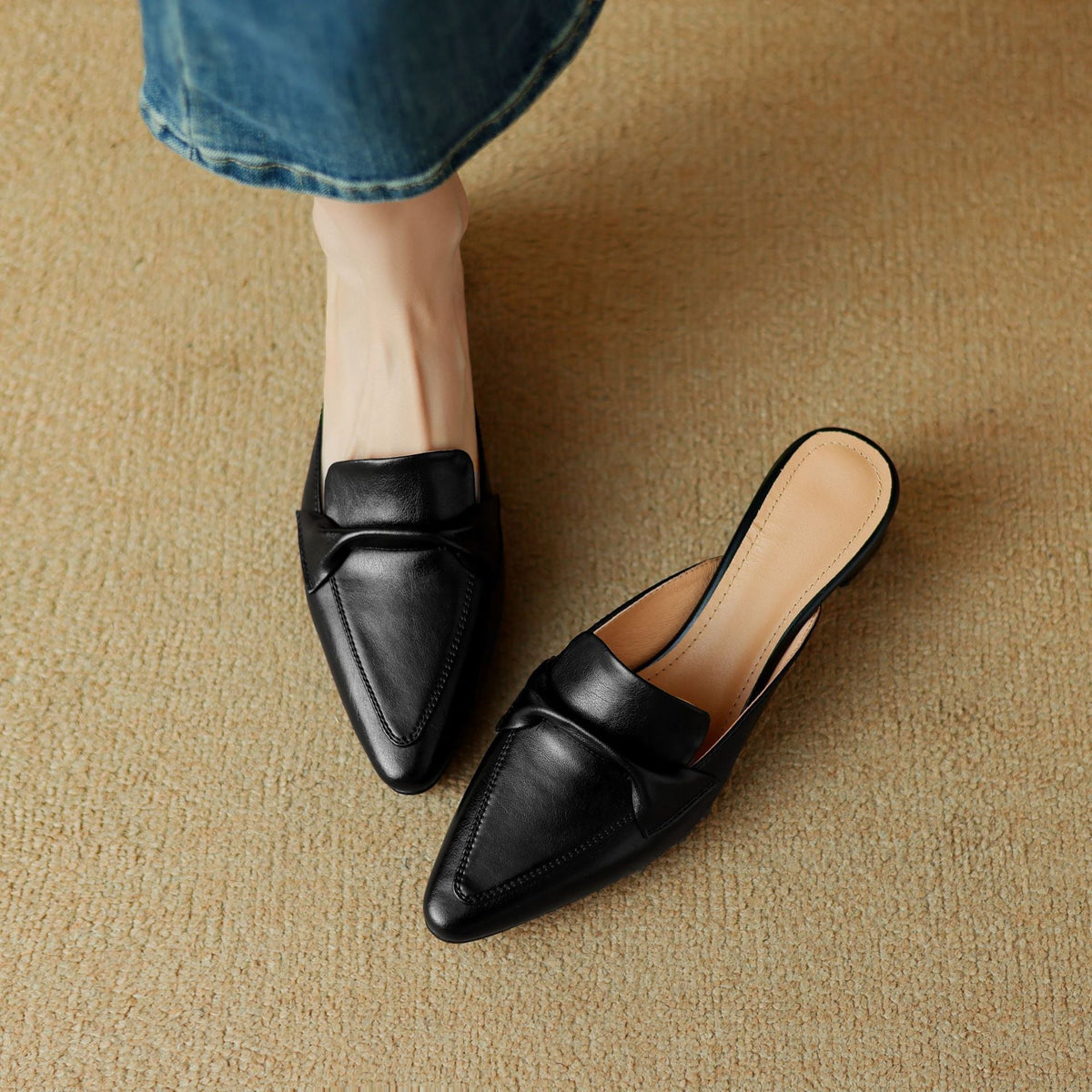 Johanna | Pointed-Toe Leather Mules with a Classic Design