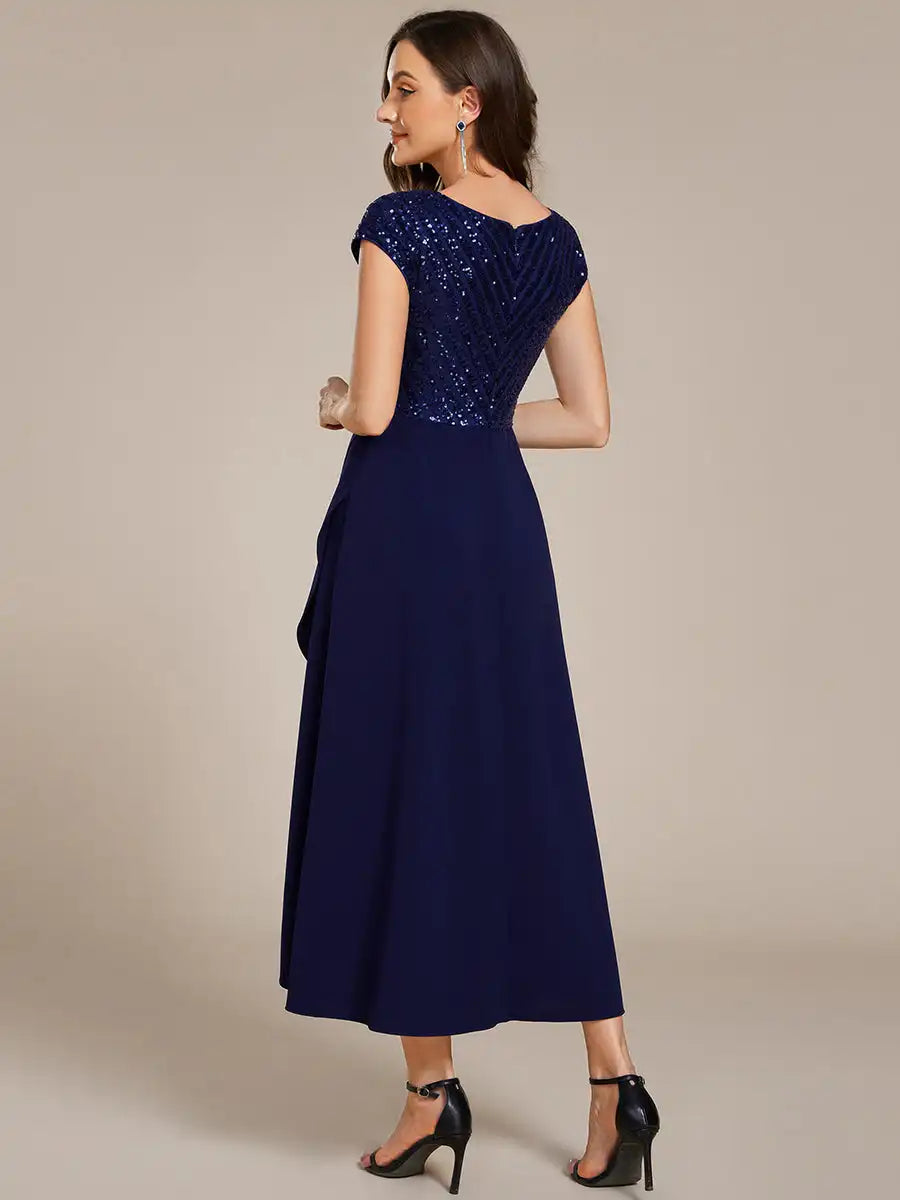 Nova | Abito da sera con scollo a V e dettagli di paillettes