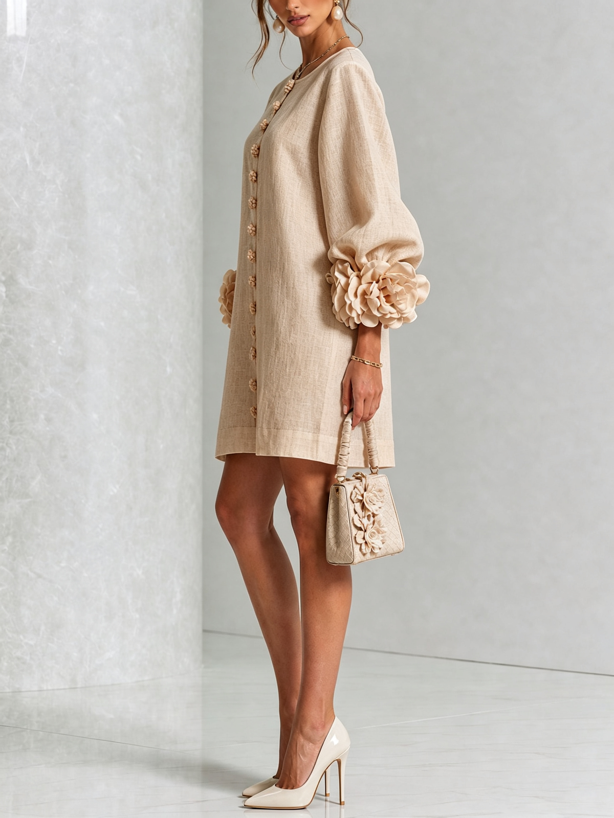 Amara | Mini Abito Elegante con Bottoni Floreali