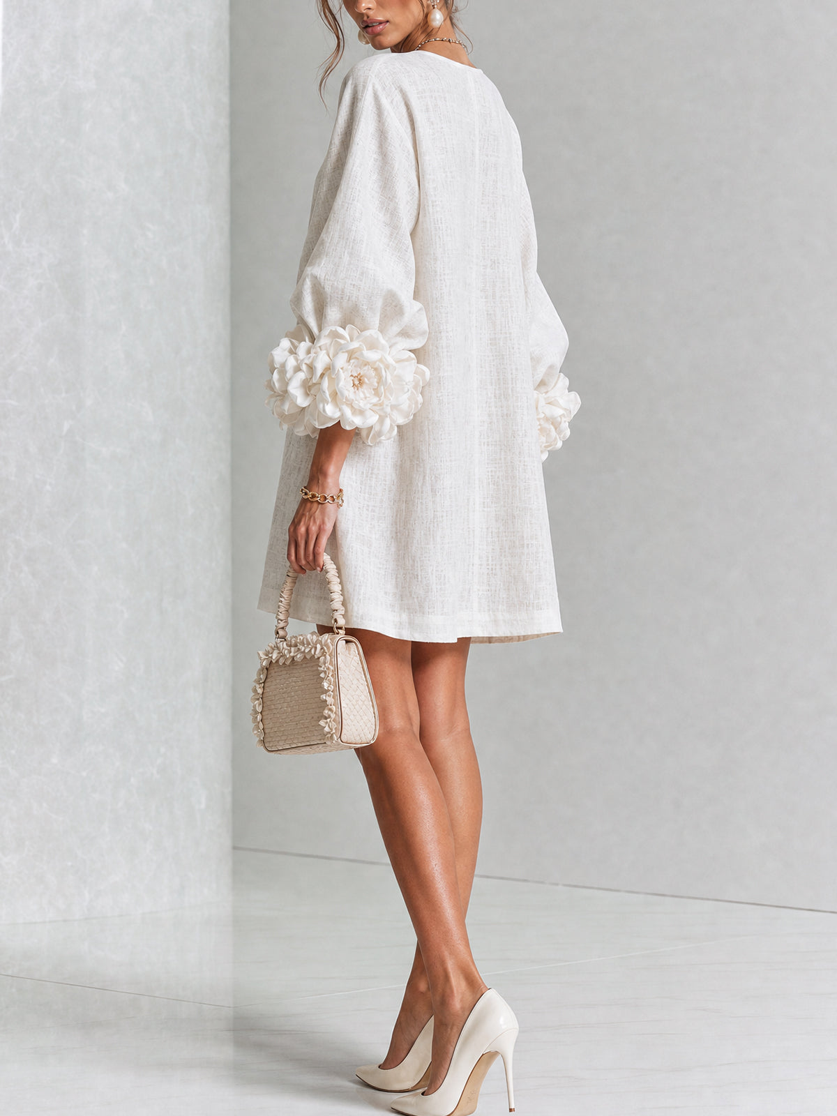 Amara | Mini Abito Elegante con Bottoni Floreali