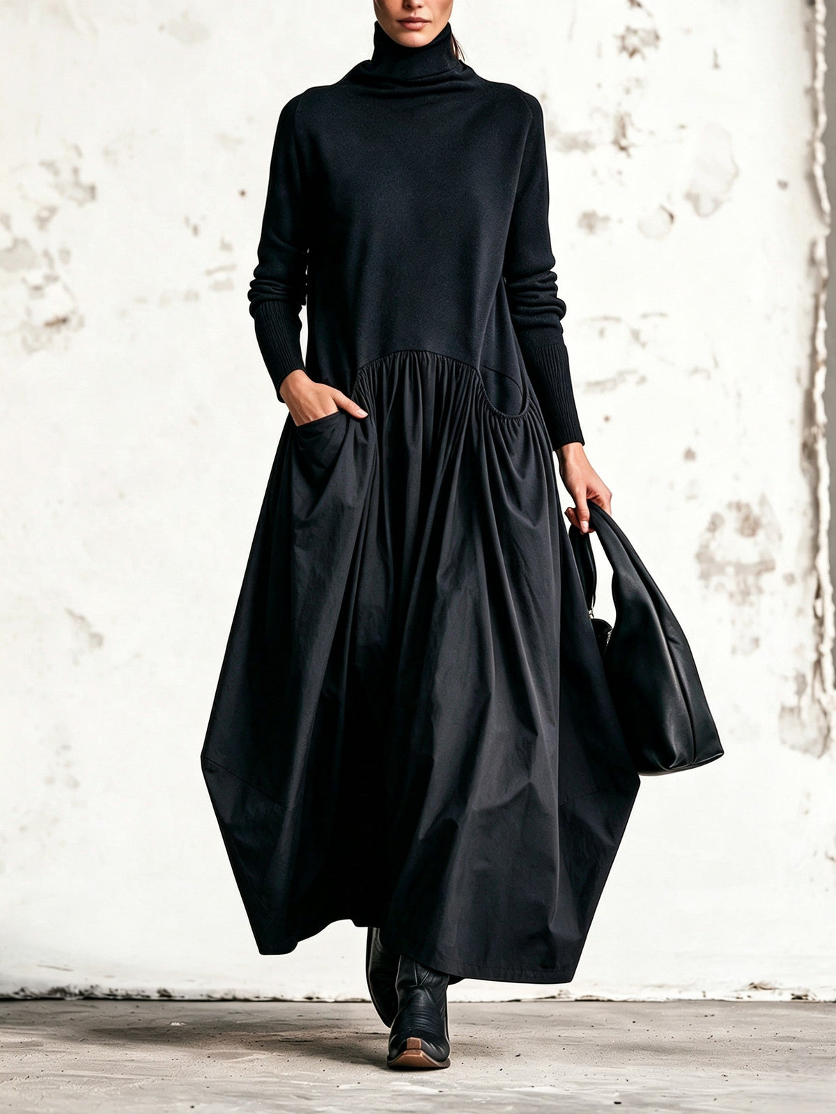 Odette | Abito Maxi Nero Oversize con Collo Alto
